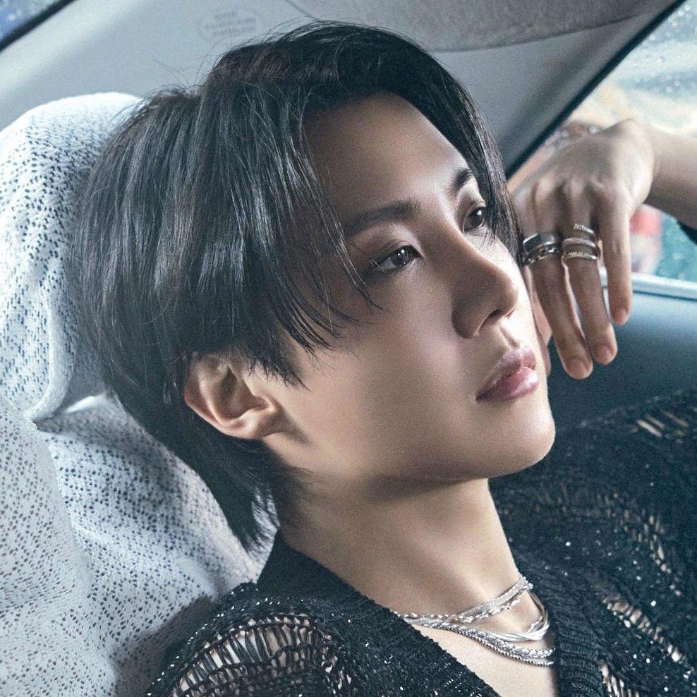 Foto aktivitas terbaru j-hope (BTS)