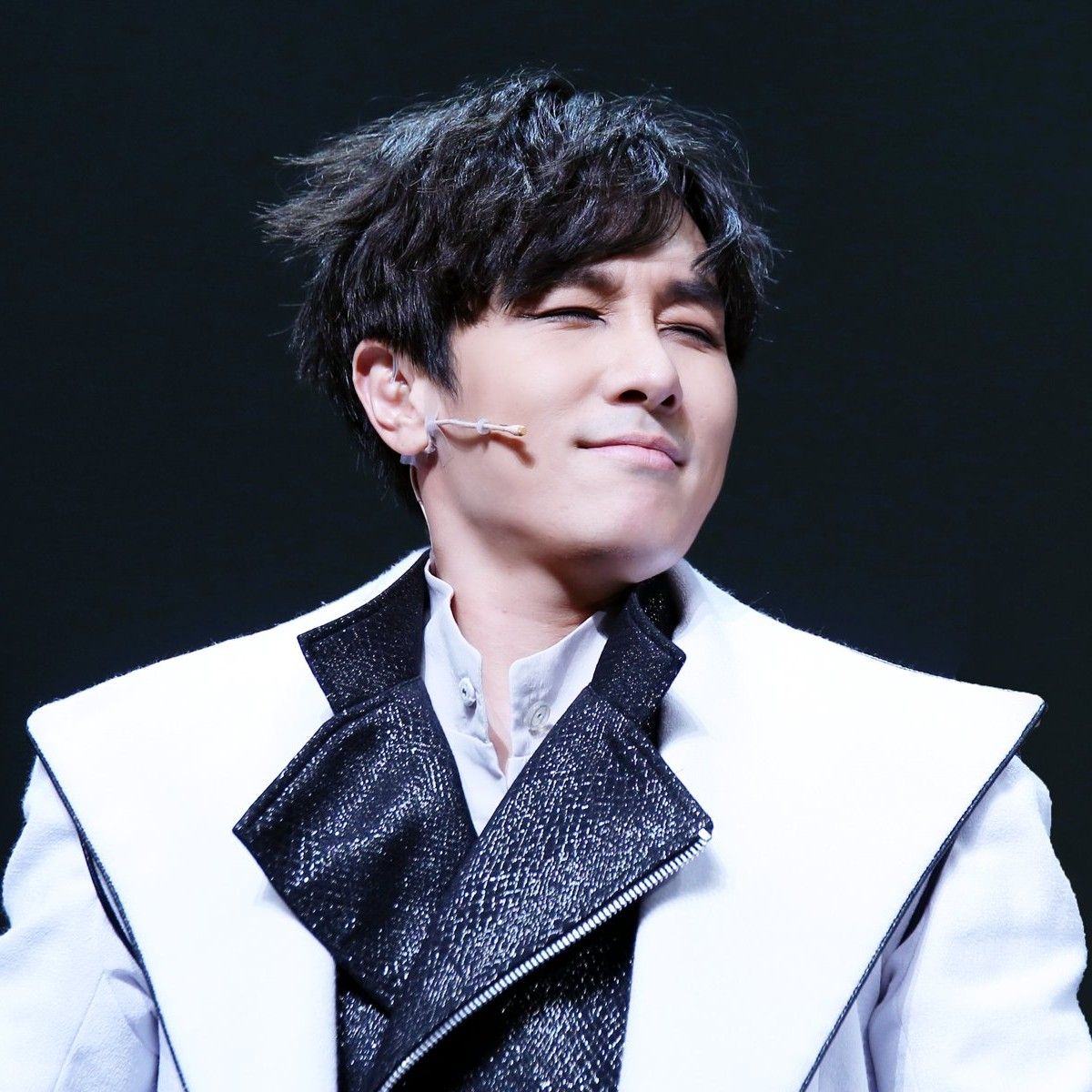Behind-the-scenes cut of Kim Dongwan (SHINHWA)