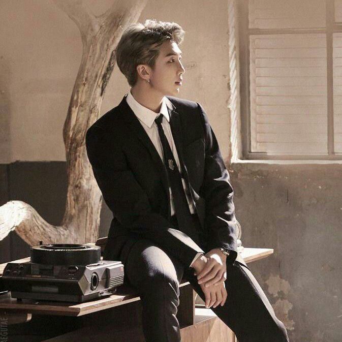 Momen yang diabadikan oleh penggemar RM (BTS)