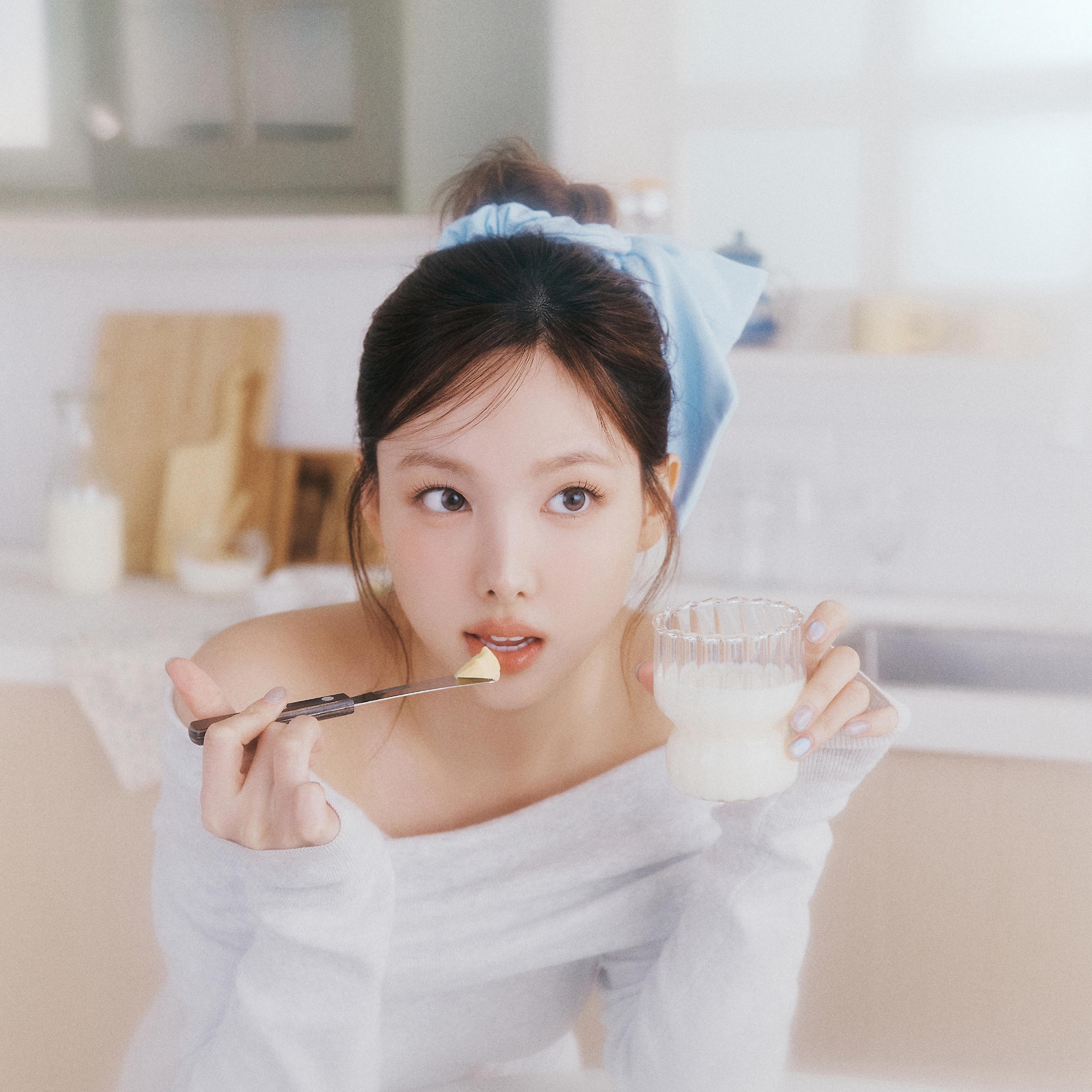 Behind-the-scenes cut of Nayeon (TWICE)