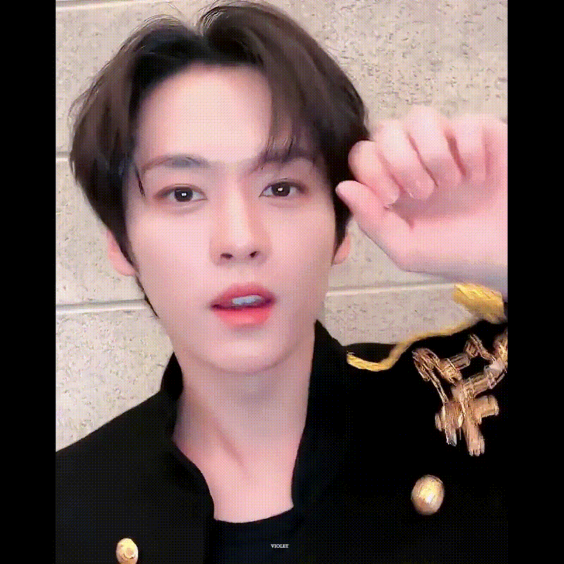 Lee Know (Stray Kids)的幕后花絮