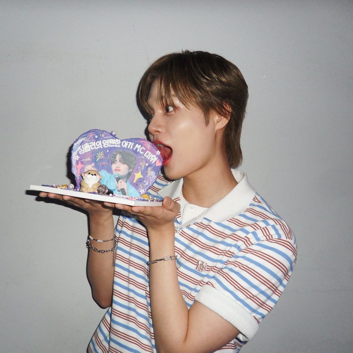 Foto aktivitas terbaru Lee Daehwi (AB6IX)
