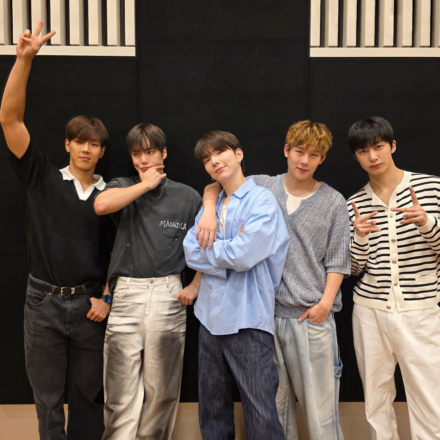 Behind-the-scenes cut of MONSTA X