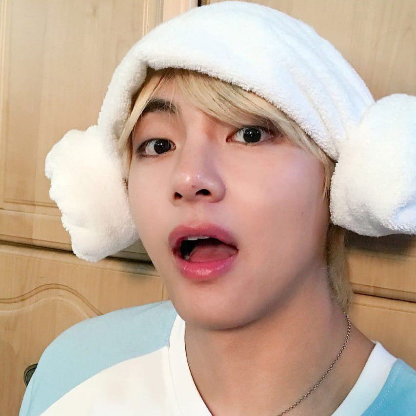 Foto aktivitas terbaru V (BTS)
