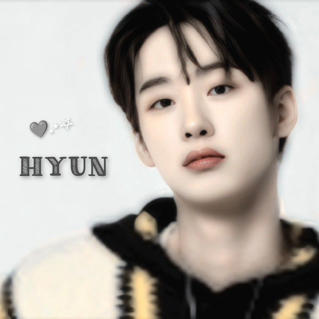 A moment captured by Hyun's fan