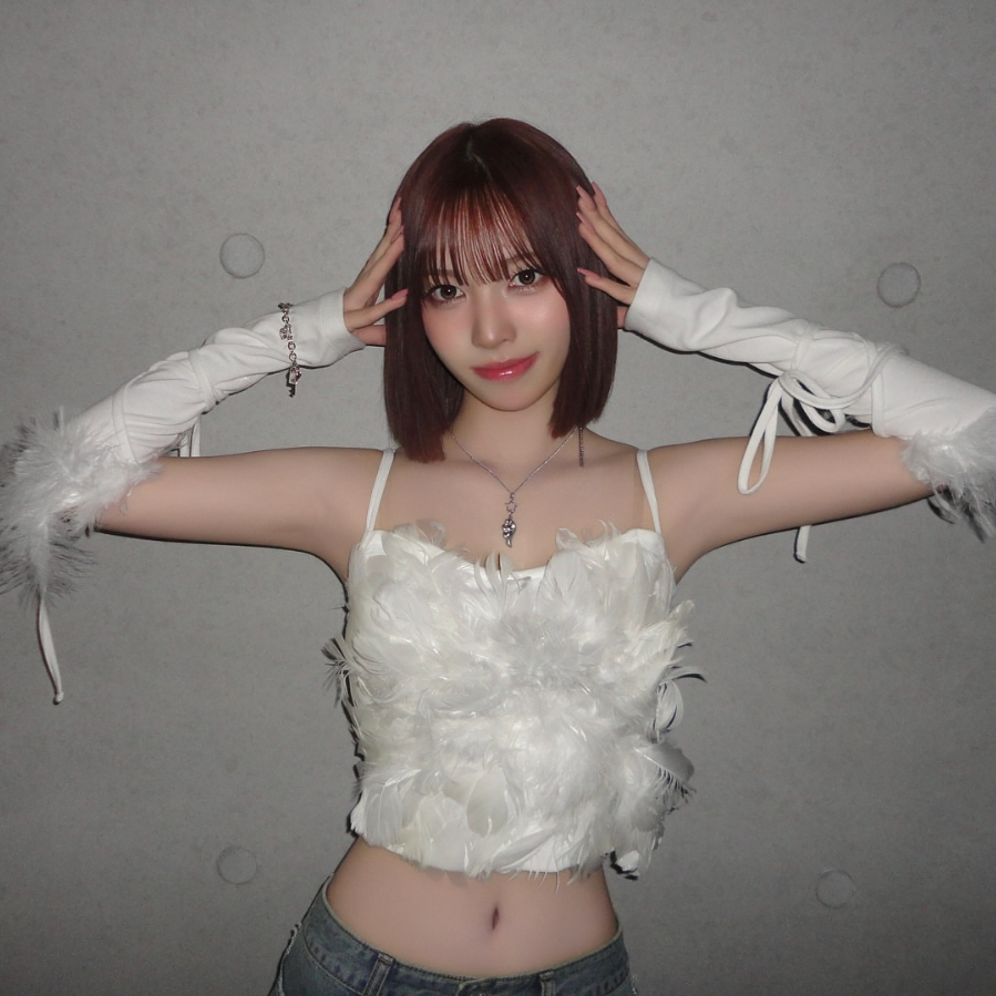 A moment captured by May (RESCENE)'s fan