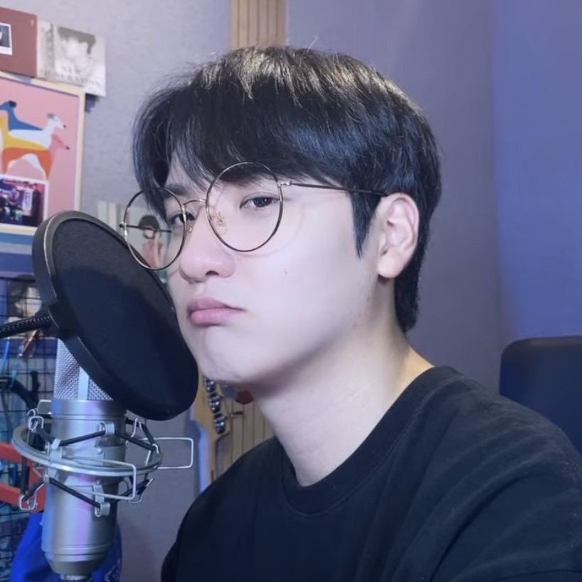 A moment captured by Shin Gwangil (LUCY)'s fan