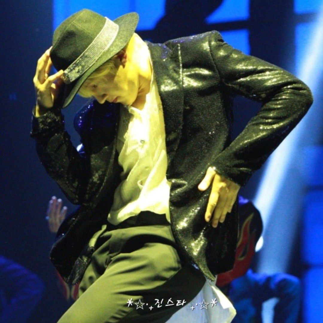 A moment captured by Jinjin (ASTRO)'s fan