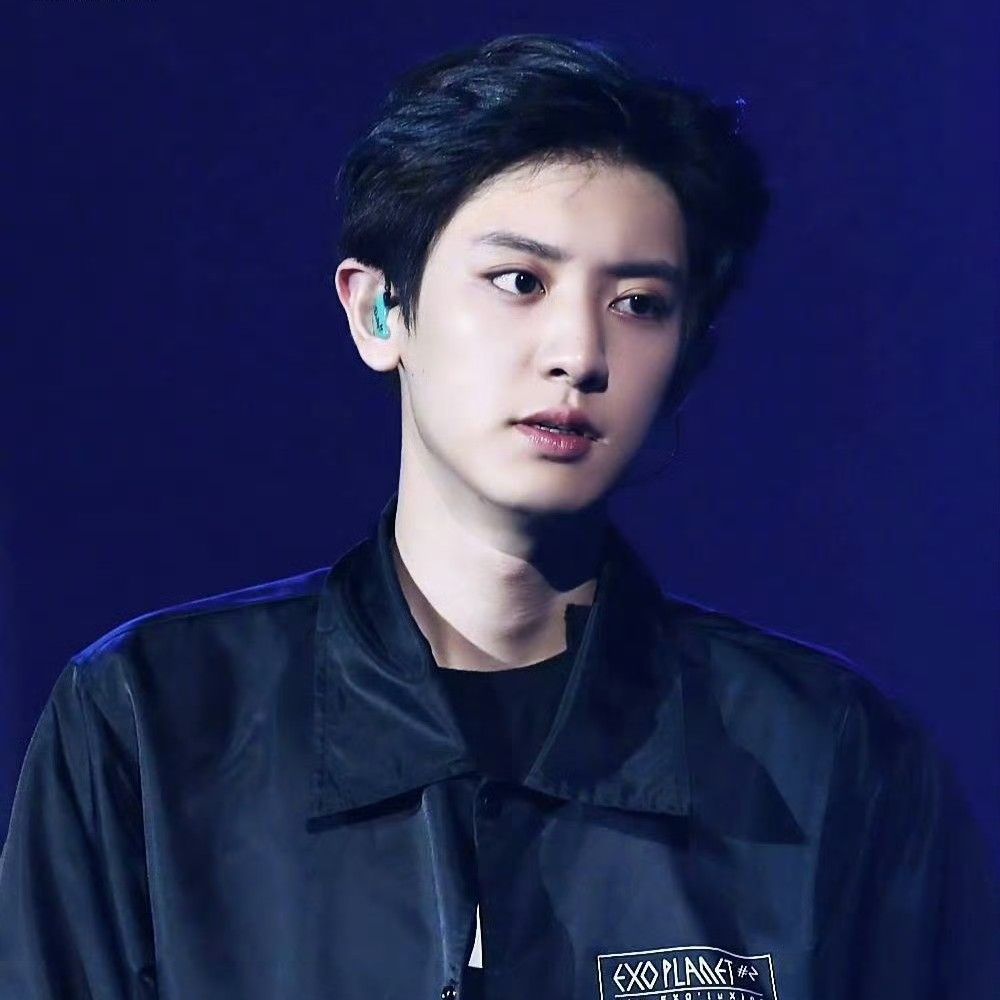 Recent activity shot of Chanyeol (EXO)