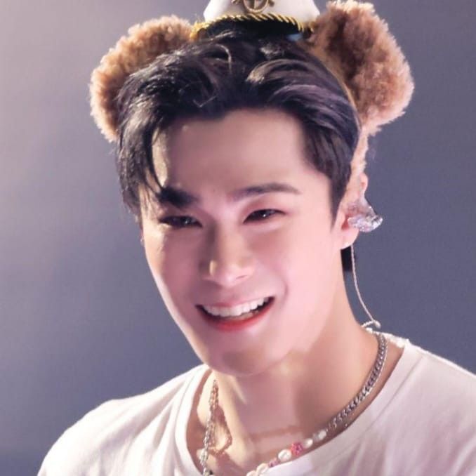A moment captured by Moonbin (ASTRO)'s fan
