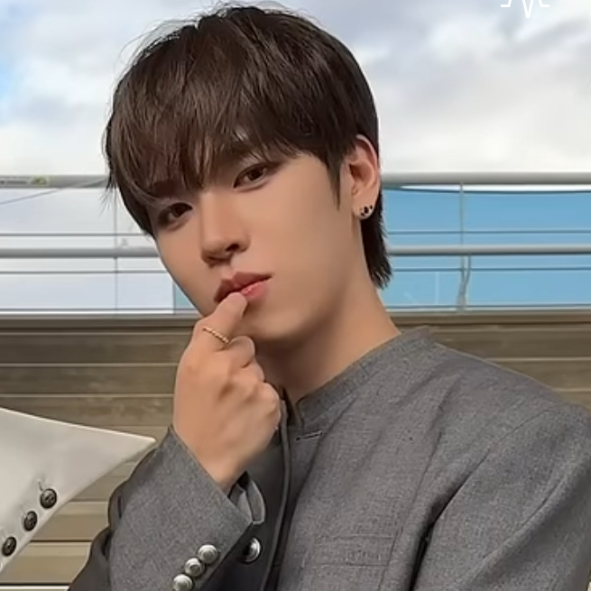 A moment captured by Hanjun (n.SSign)'s fan