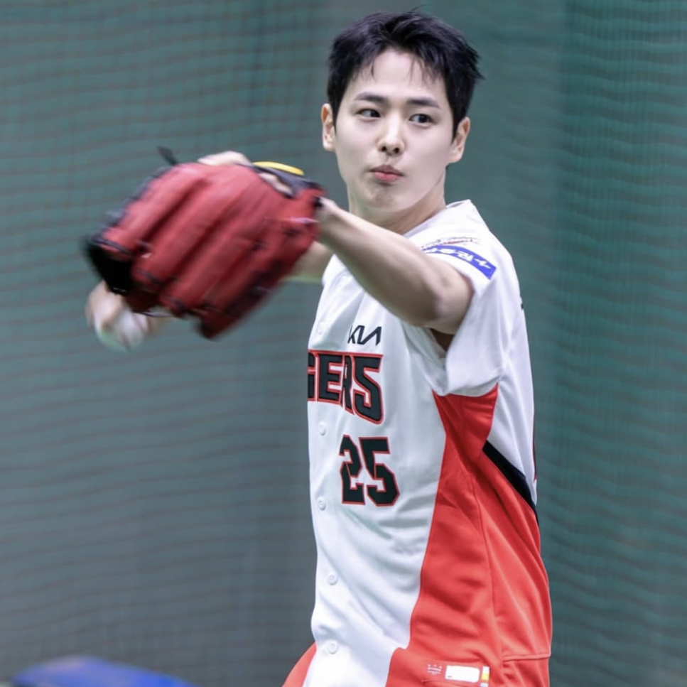 Latest photo of Choi Byungchan