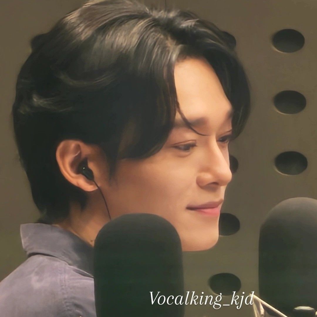 Behind-the-scenes cut of Chen (EXO)