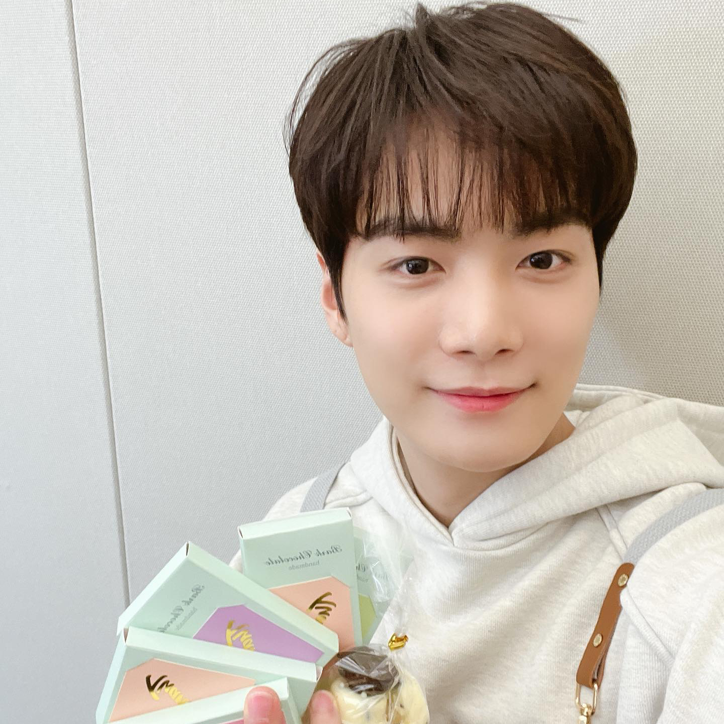 A moment captured by Kim Jonghyeon's fan