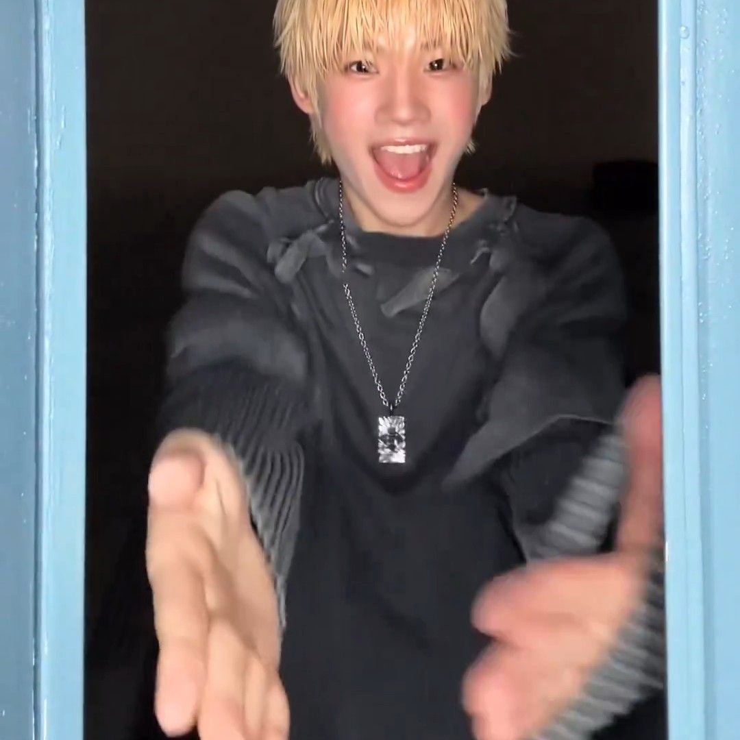 A moment captured by Sakurada Kenshin (CLOSE YOUR EYES)'s fan