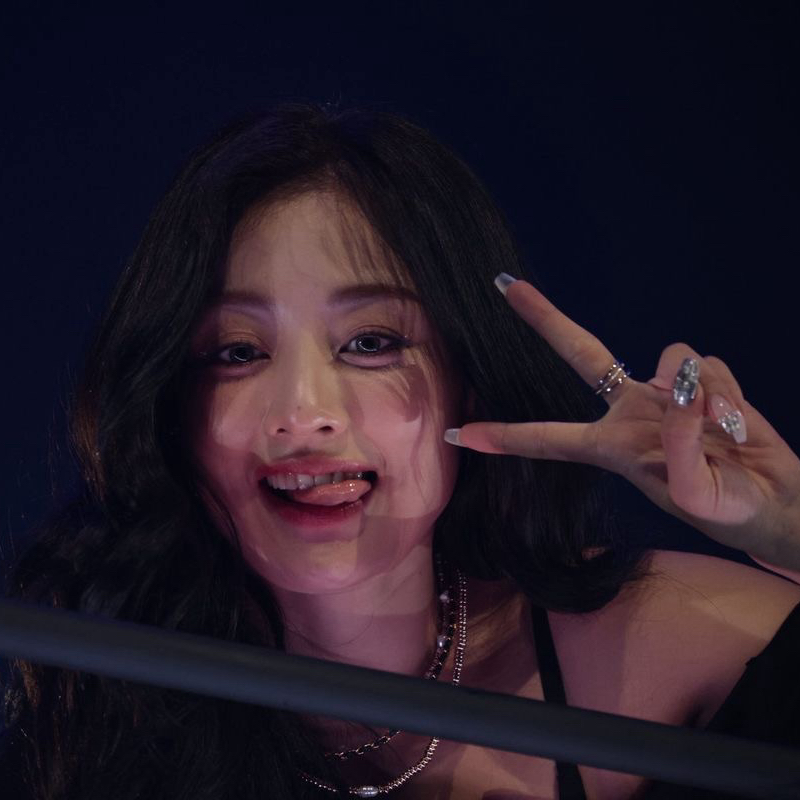 Behind-the-scenes cut of Jihyo (TWICE)