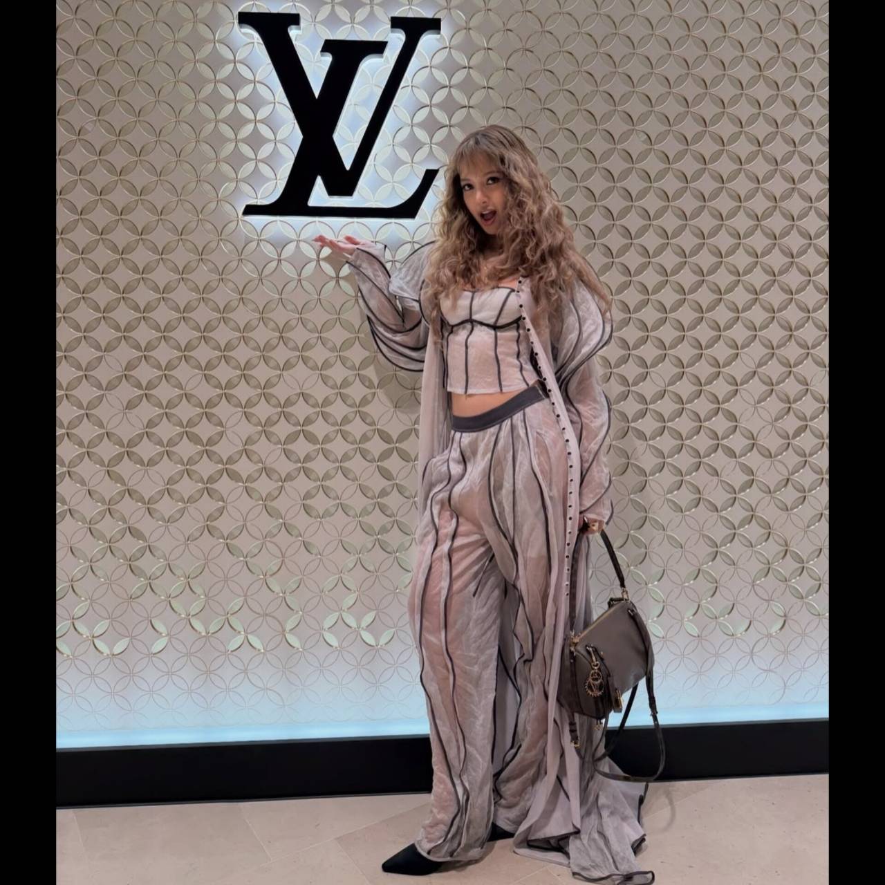 Potret di balik layar Lisa (BLACKPINK)