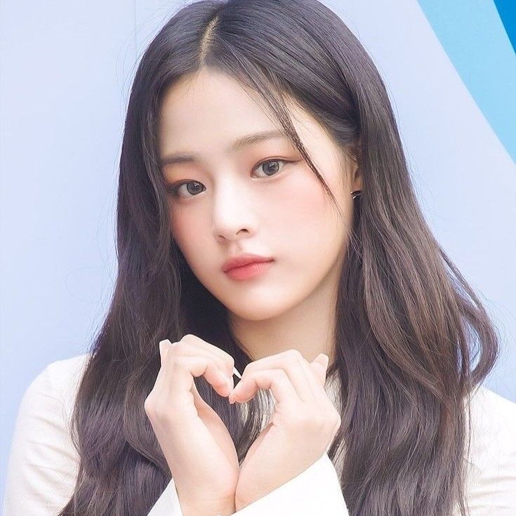 Latest photo of NewJeans