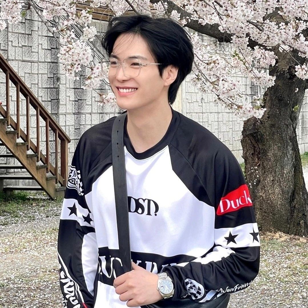 A moment captured by Kim Jonghyeon's fan