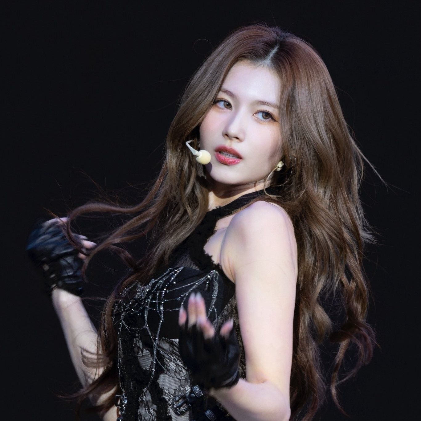 Potret di balik layar Sana (TWICE)