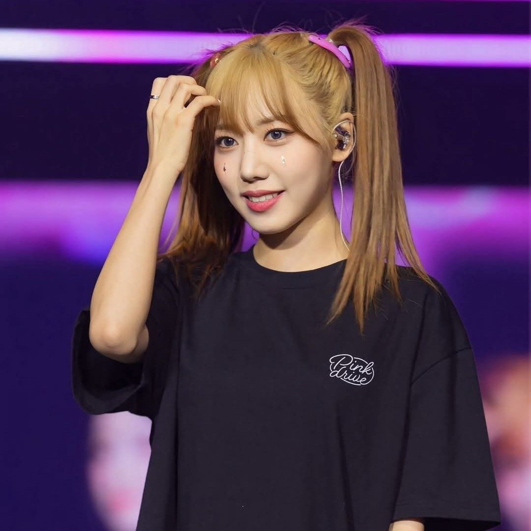 A moment captured by Kim Namjoo (Apink)'s fan