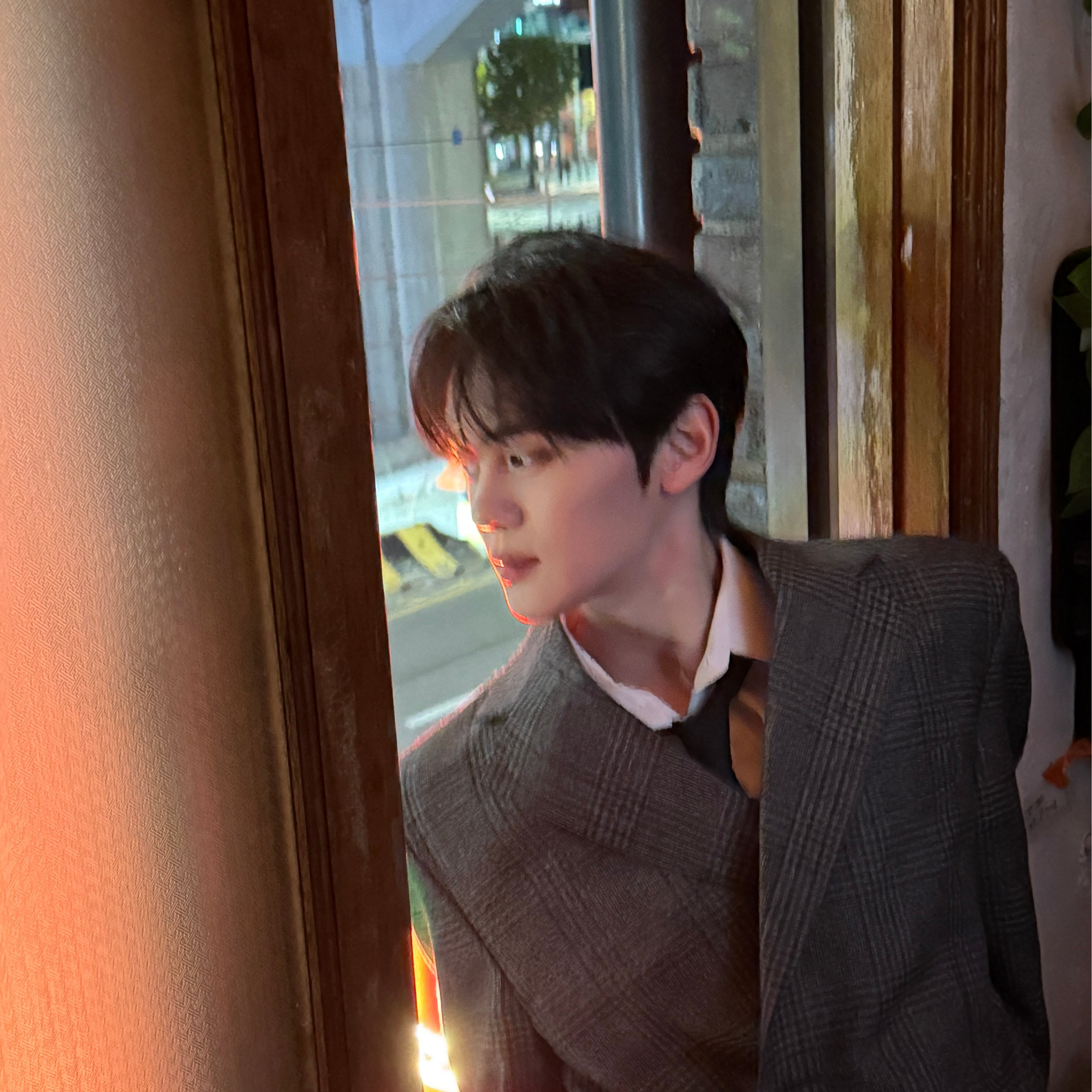 A moment captured by Kim Gyuvin (ZEROBASEONE)'s fan