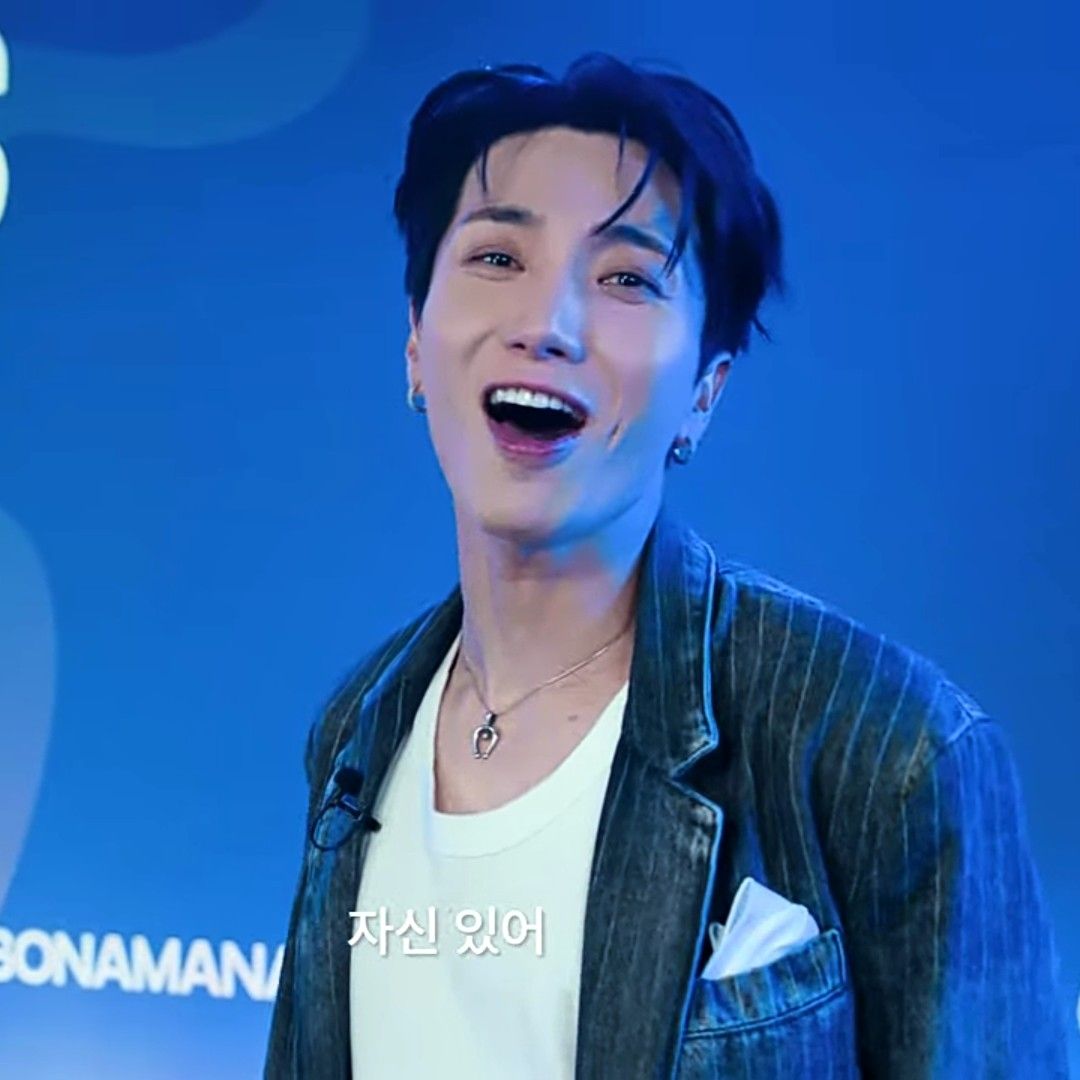 Behind-the-scenes cut of Leeteuk (Super Junior)