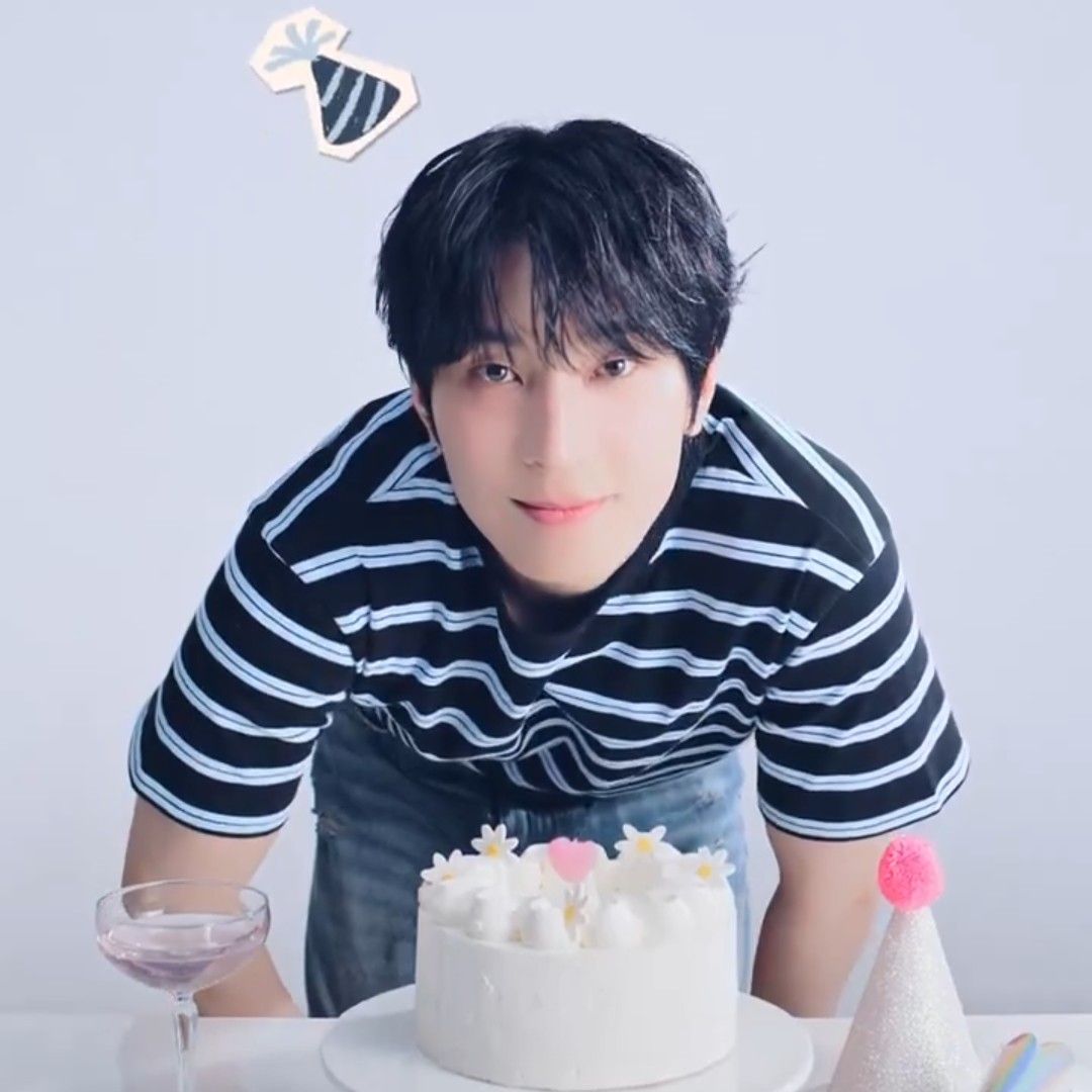 圆佑 (SEVENTEEN)的最新活动照片