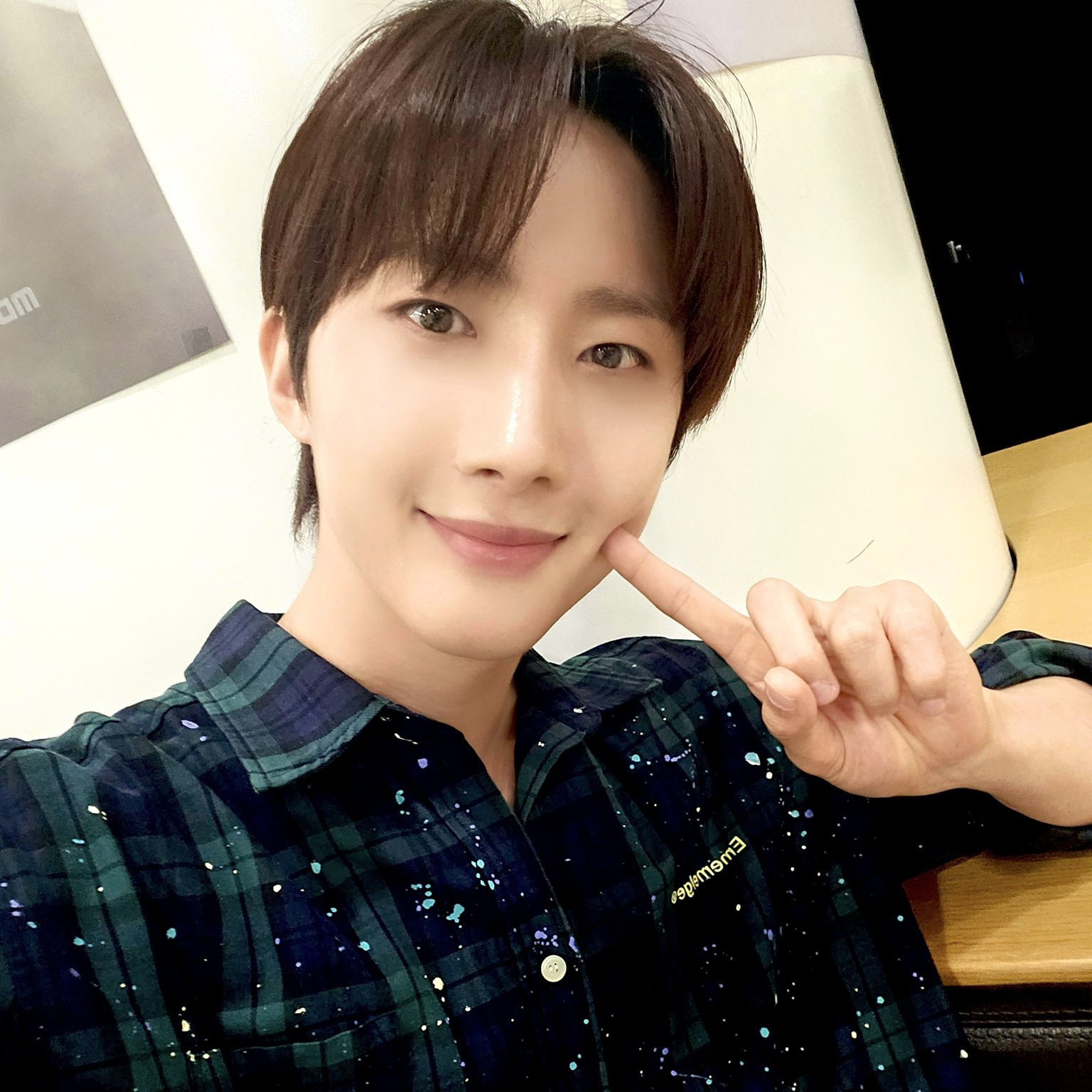 Recent activity shot of Hui (PENTAGON)