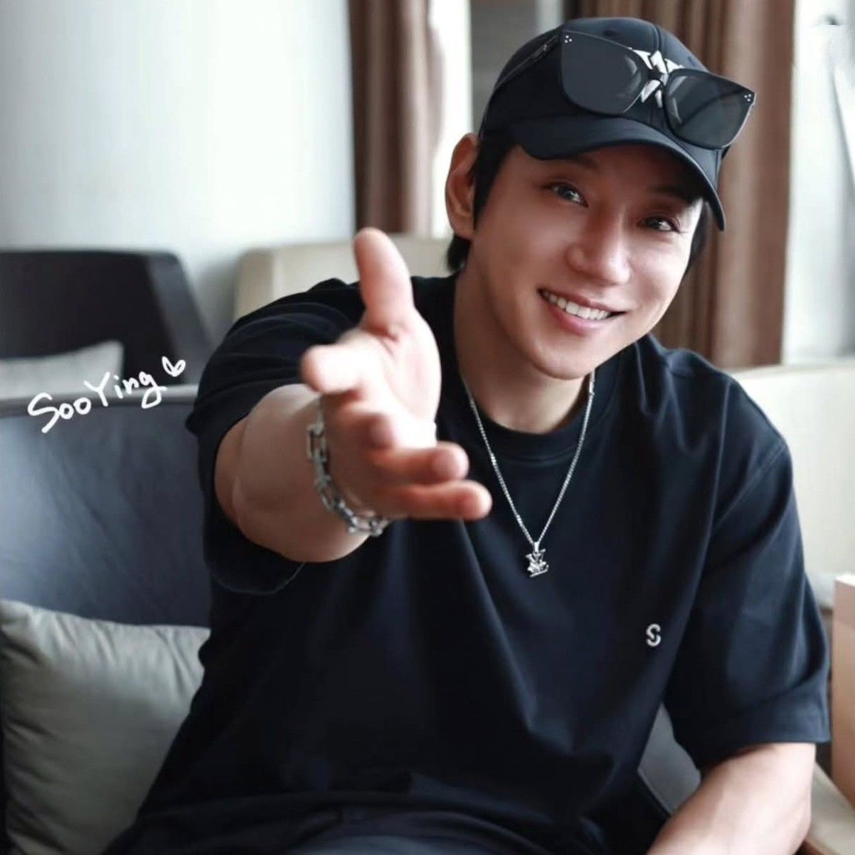 A moment captured by Hwang Chiyeol's fan