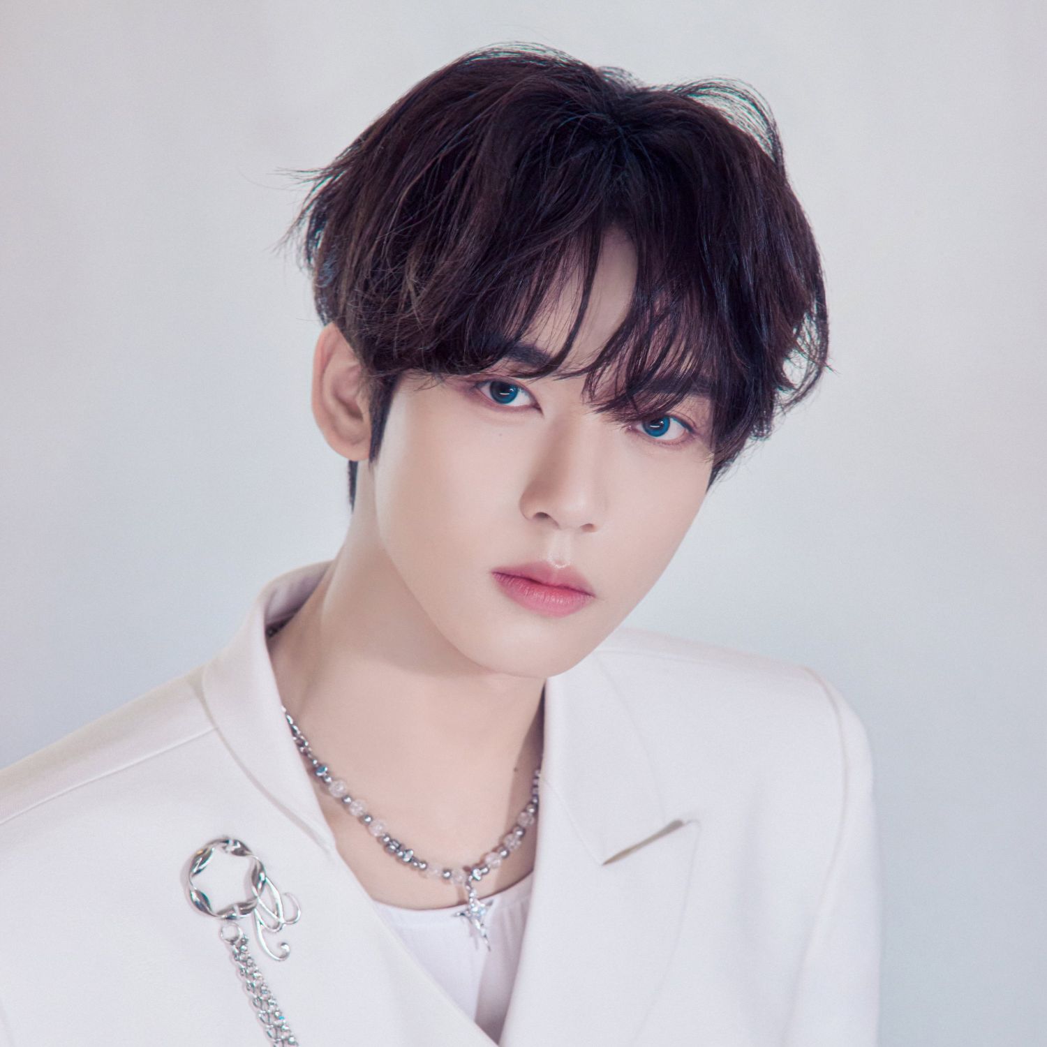 Recent activity shot of Han Yujin (ZEROBASEONE)