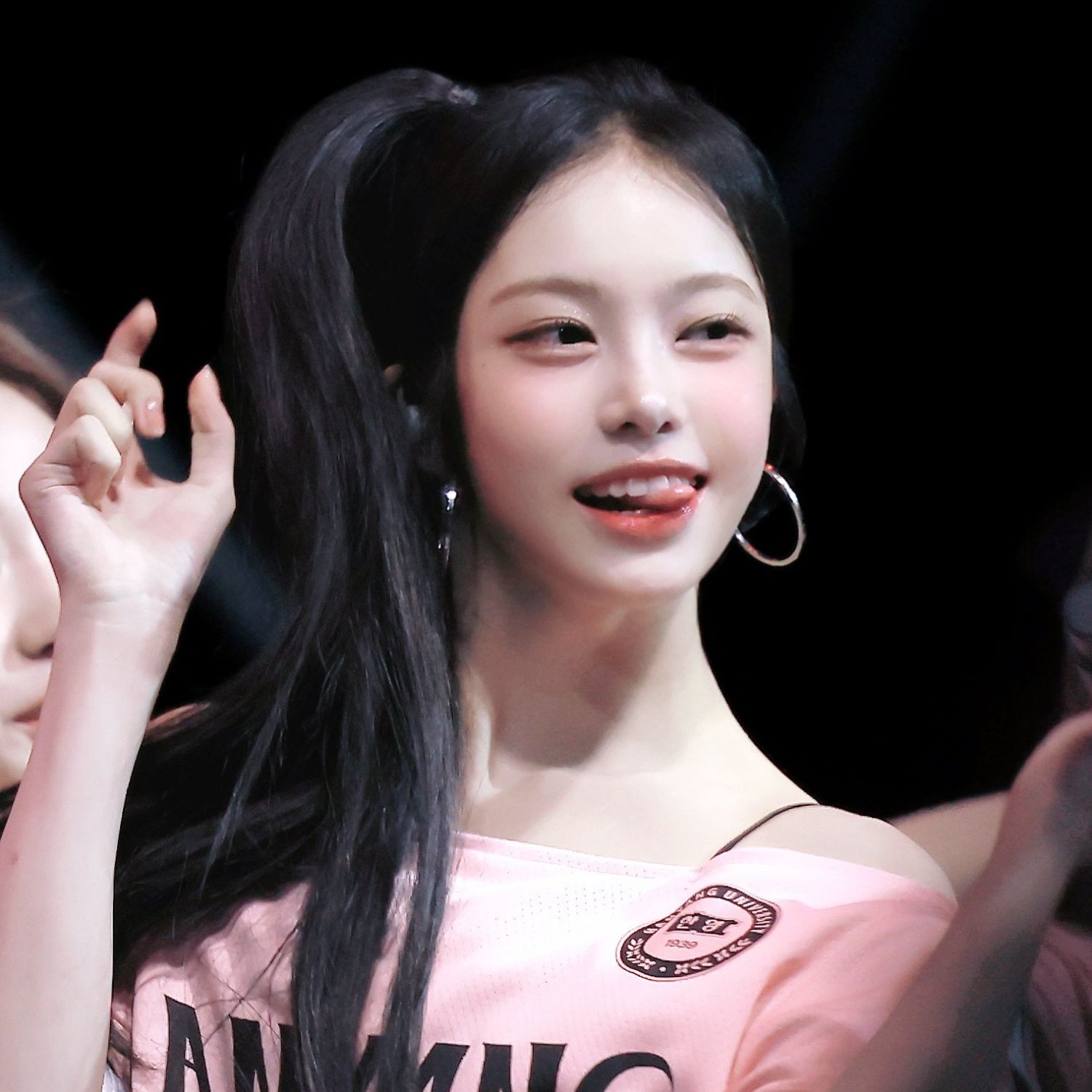 A moment captured by Ian (Hearts2Hearts)'s fan