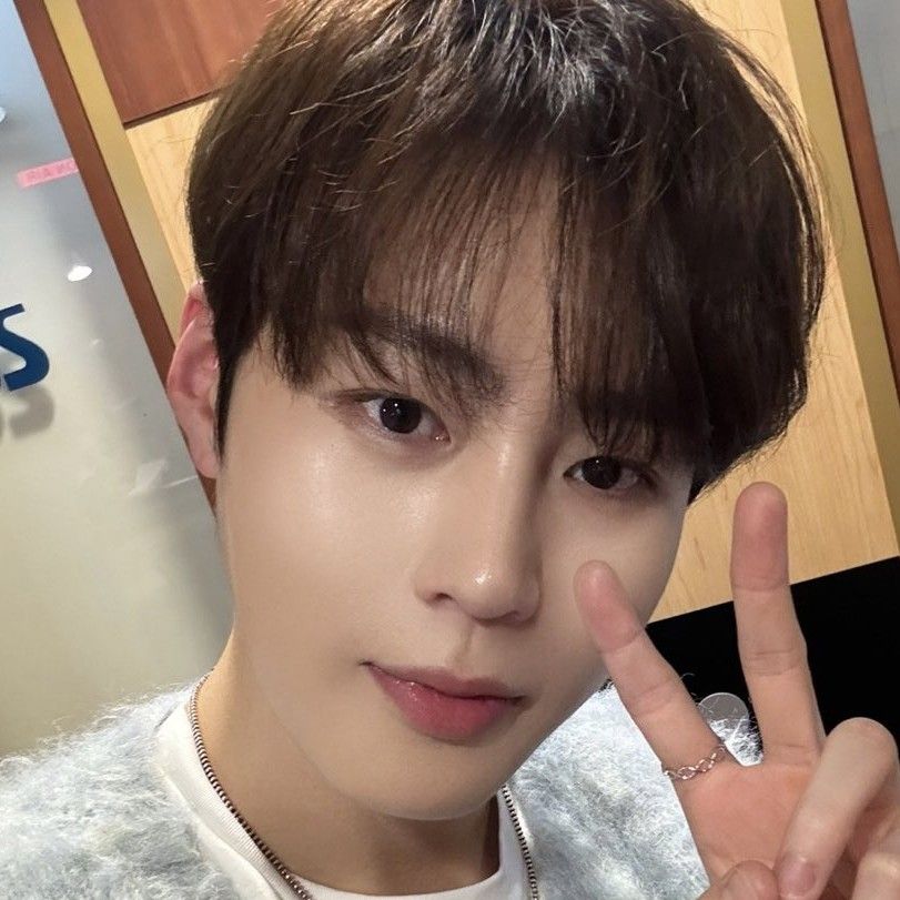 Behind-the-scenes cut of Ha Sungwoon