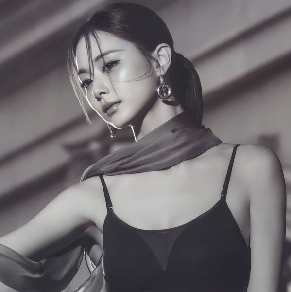 Shining profile picture of Tzuyu (TWICE) on today's Choeaedol
