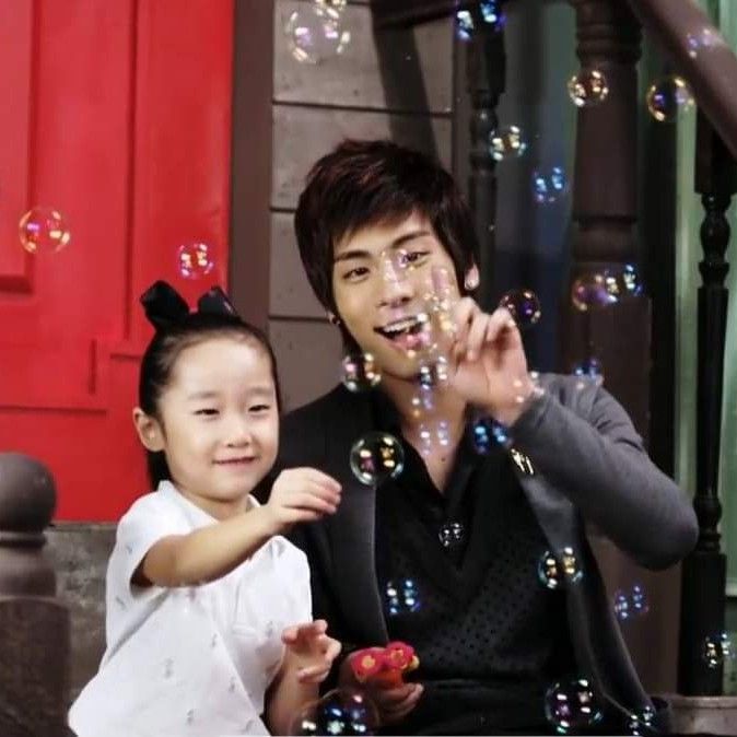 Behind-the-scenes cut of Jonghyun (SHINee)