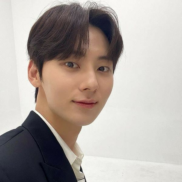 팬들이 사랑하는 황민현의 인기 프로필 사진