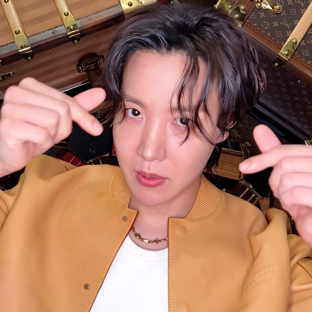 Foto terbaru j-hope (BTS)