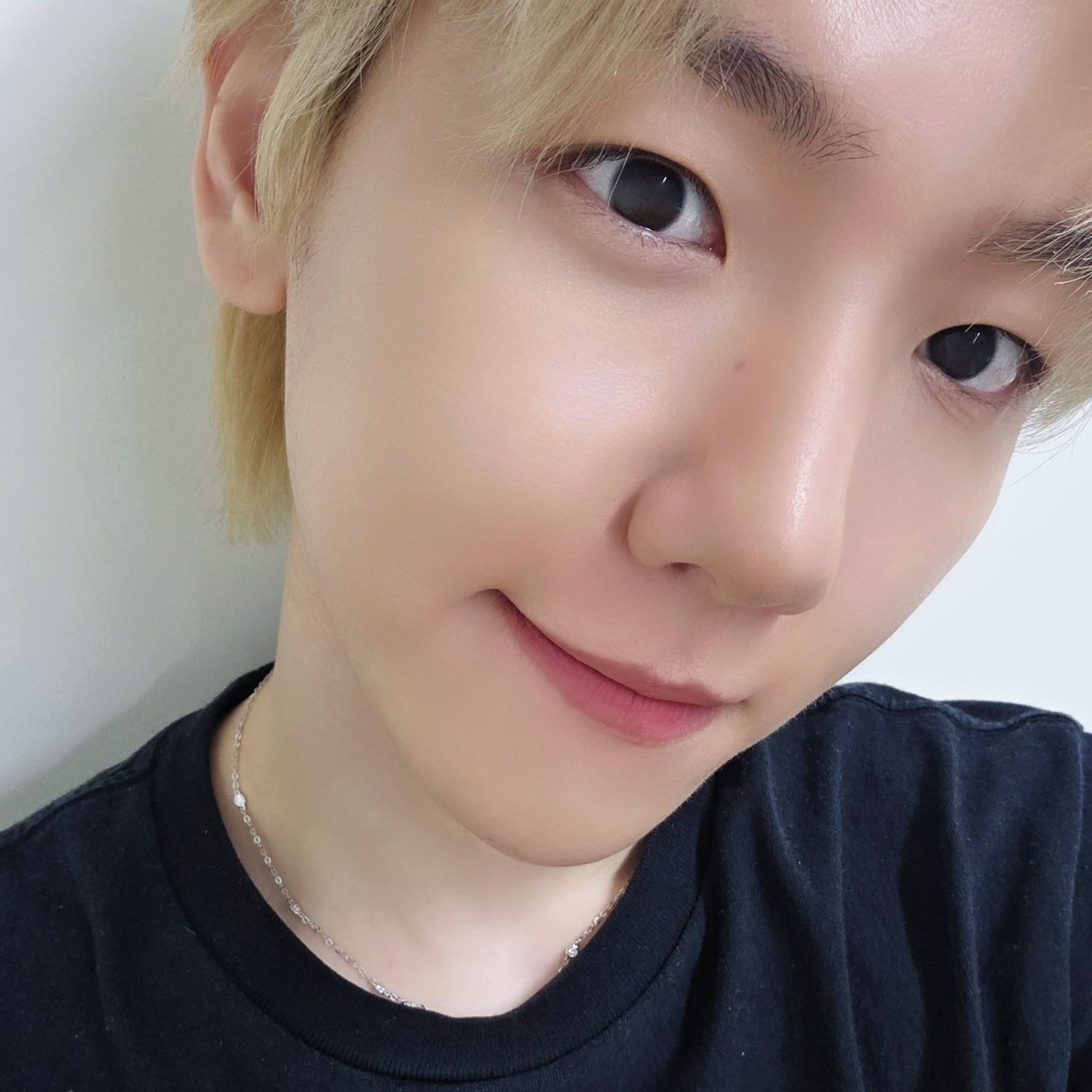 Behind-the-scenes cut of Baekhyun (EXO)