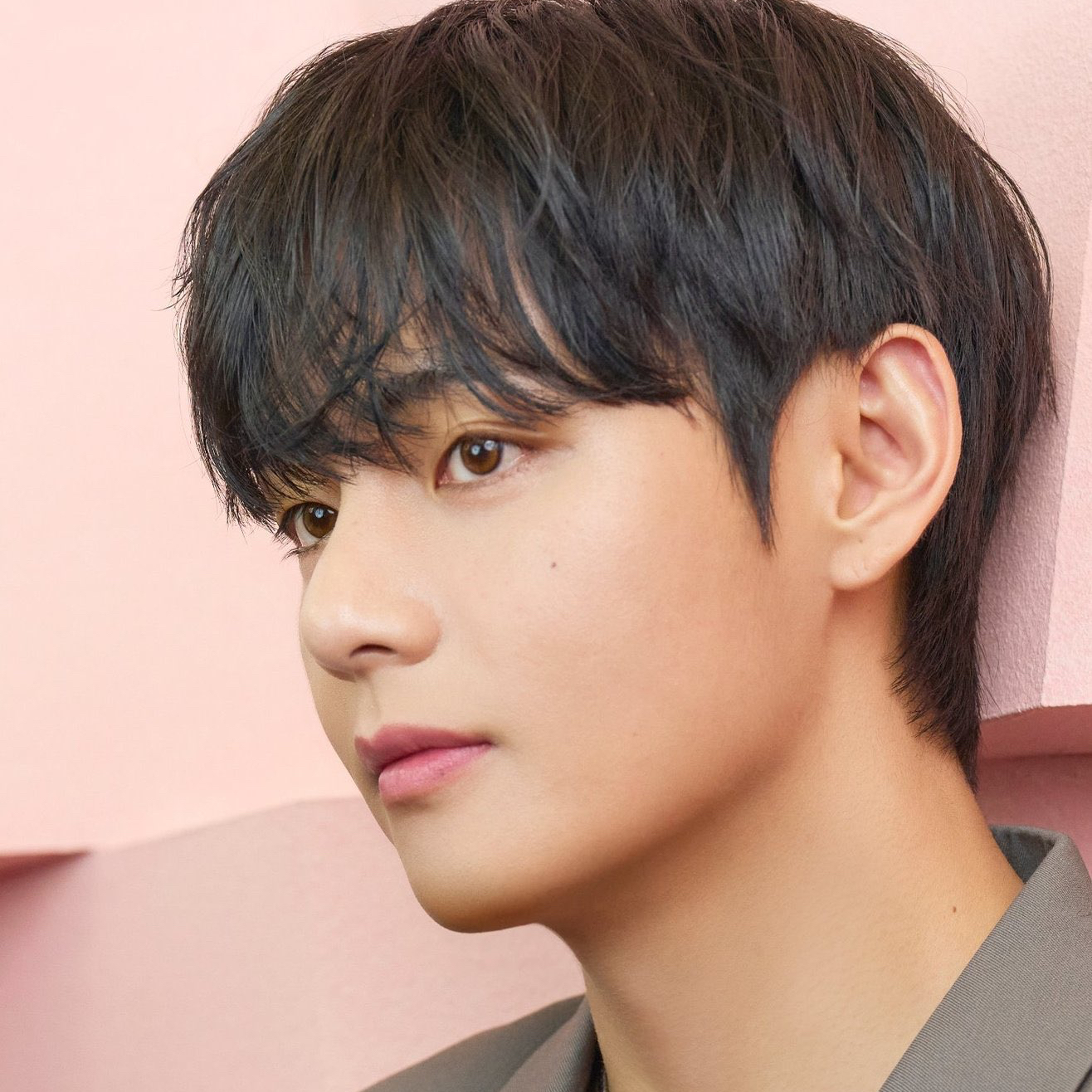 V (防弹少年团)的最新活动照片