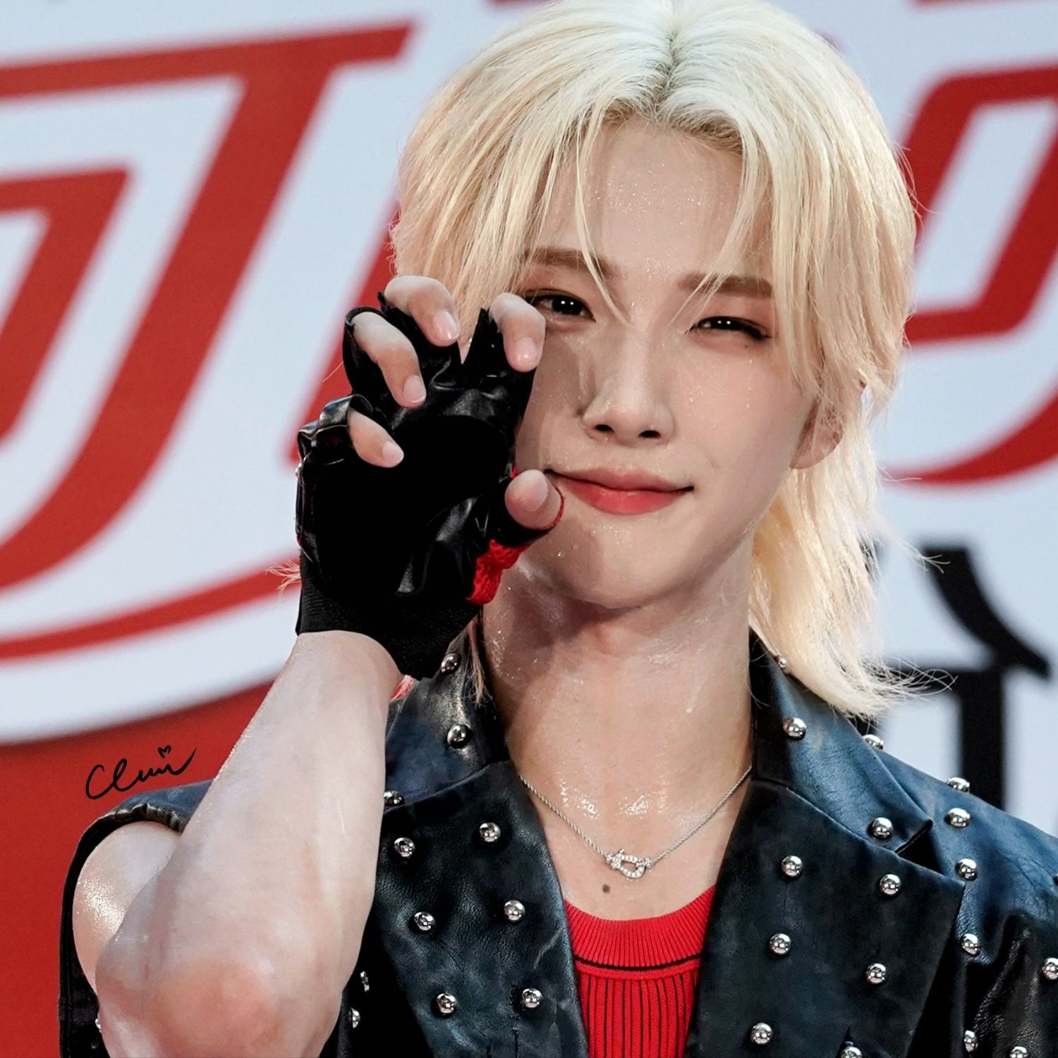 A moment captured by Hu Yetao (NexT1DE)'s fan