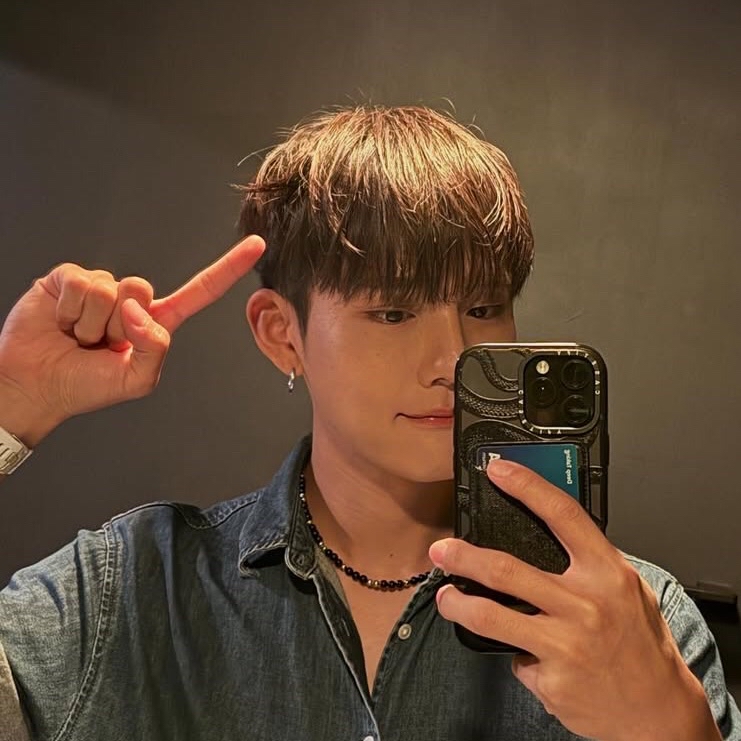 Behind-the-scenes cut of Seunghun (B.D.U)