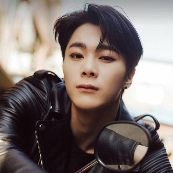 아스트로의 최신 사진