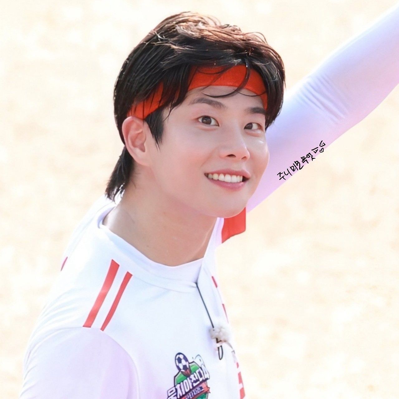 A moment captured by MJ (ASTRO)'s fan
