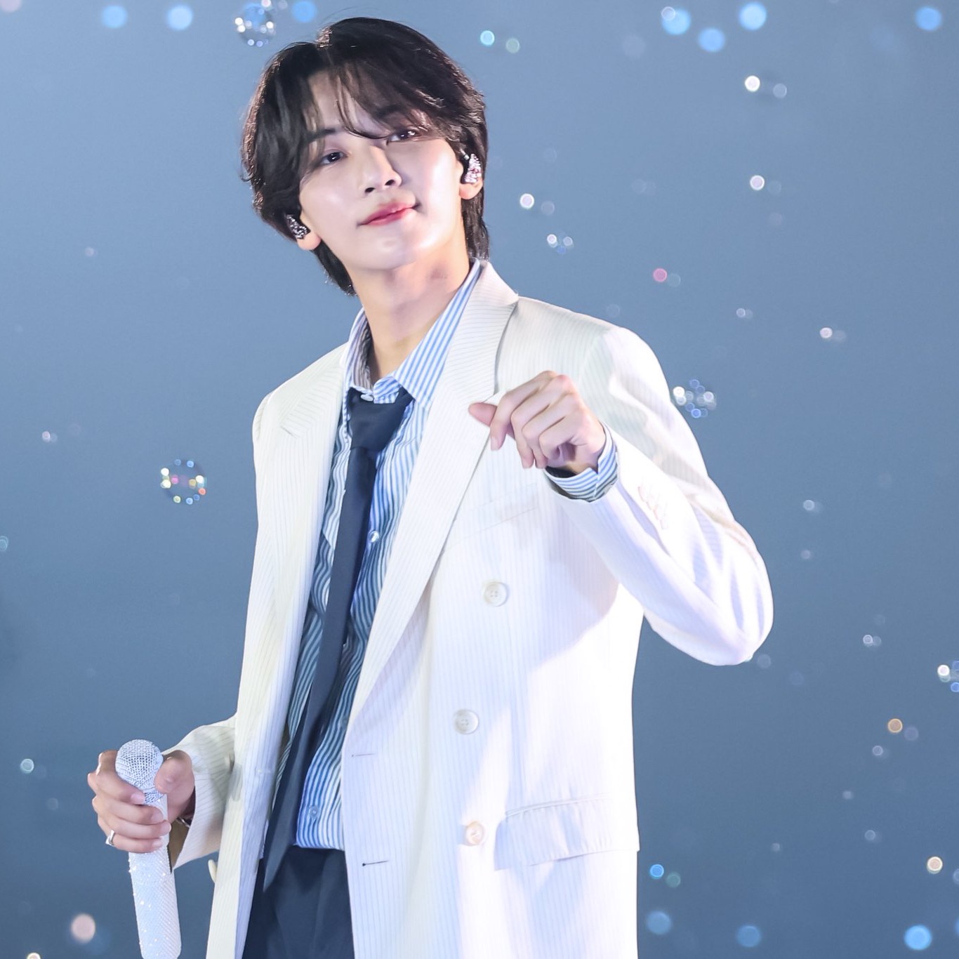 Recent activity shot of Jeonghan (SEVENTEEN)