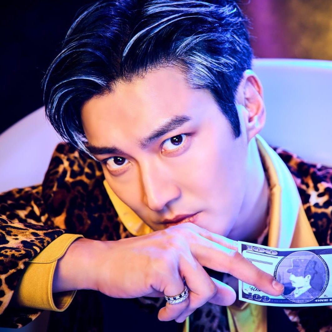 Behind-the-scenes cut of Siwon (Super Junior)