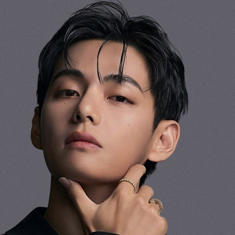 Latest photo of V (BTS)