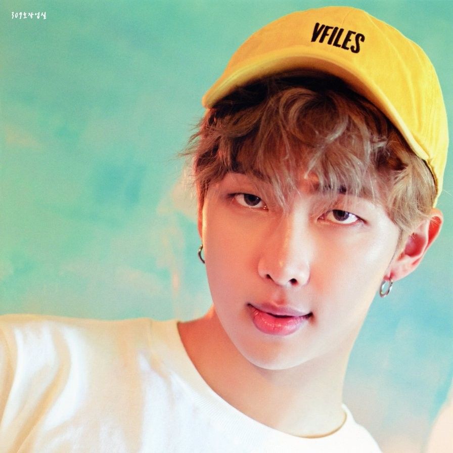 Foto aktivitas terbaru RM (BTS)