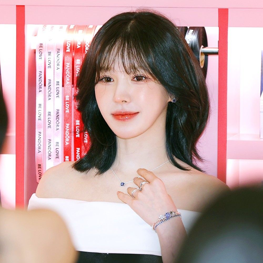 Behind-the-scenes cut of Wendy (Red Velvet)