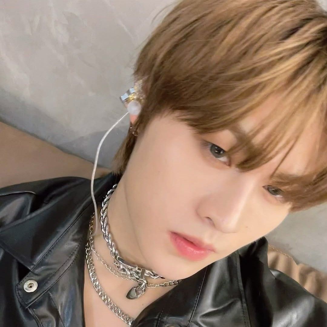 Behind-the-scenes cut of M (SEVENTOEIGHT)