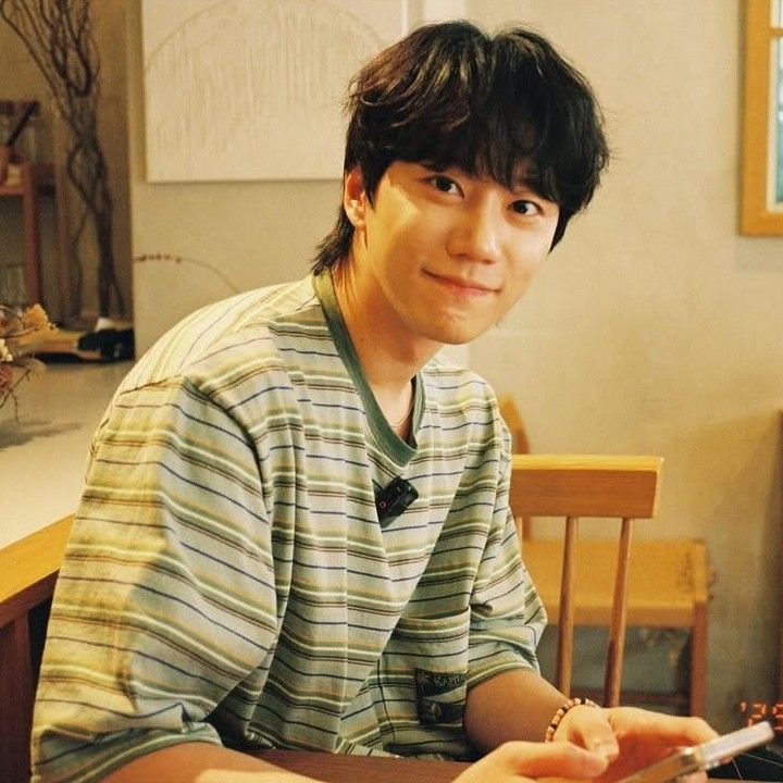 Behind-the-scenes cut of Lee Junyoung